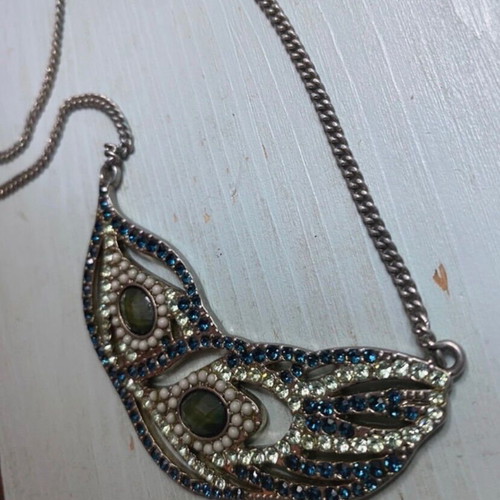 Accesorize necklace like new with blue and green stones