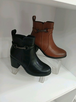 Women's boots new, camel and black, sizes 37-41