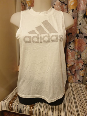 Дамска спортна тениска Adidas употребявана, размер M, бяла