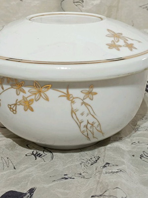 Китайска купичка с капак употребявана