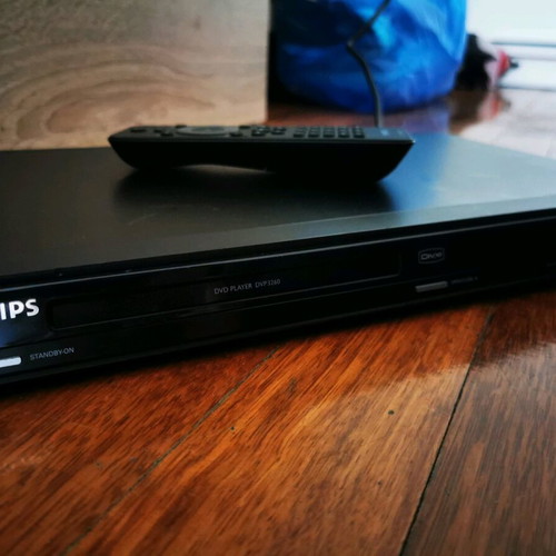 Phillips DVP-3260 DVD USB Player used with 2 free movies
