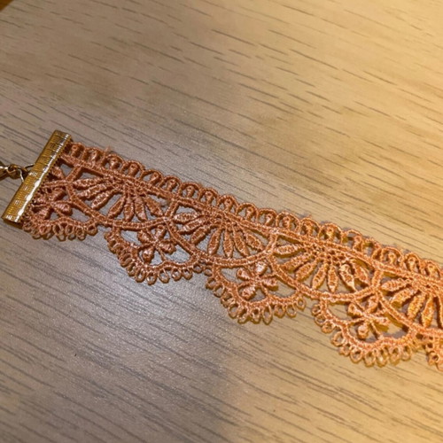 Choker necklace fabric with golden clasp, like new, pink
