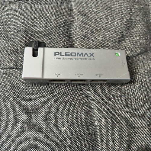 USB hub with 3 ports used