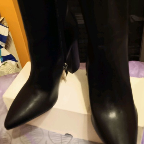 Diamantique boots size 37 like new, black