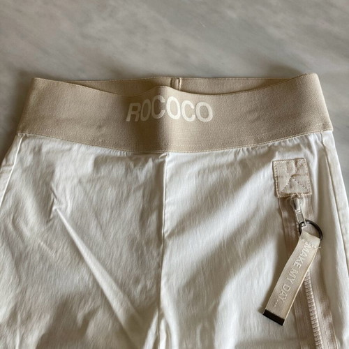 Elastic Bermuda shorts like new, light beige, fitted Rococo