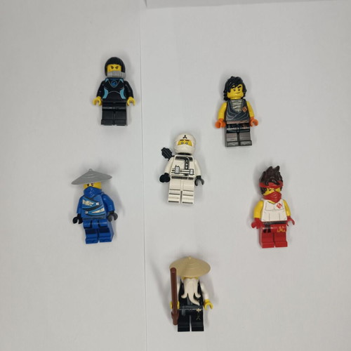 Lego Ninjago minifigures bundle like new with Kai, Cole, Zane, Jay, Master Wu