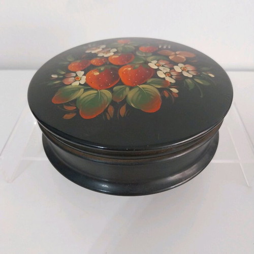 Vintage USSR Fedoskino hand-painted metal jewelry box 1982