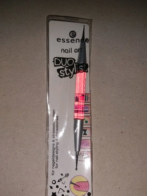 Εργαλείο για τα νύχια Essence καινούργιο για σχέδια