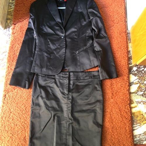 Toi-moi satin jacket and skirt set like new, size M, black
