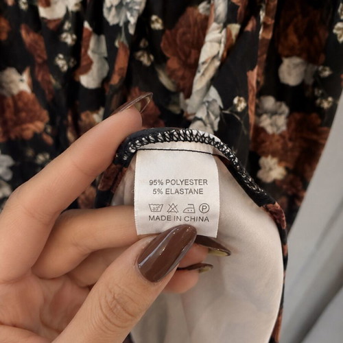 Shein floral dress L with V neckline, new