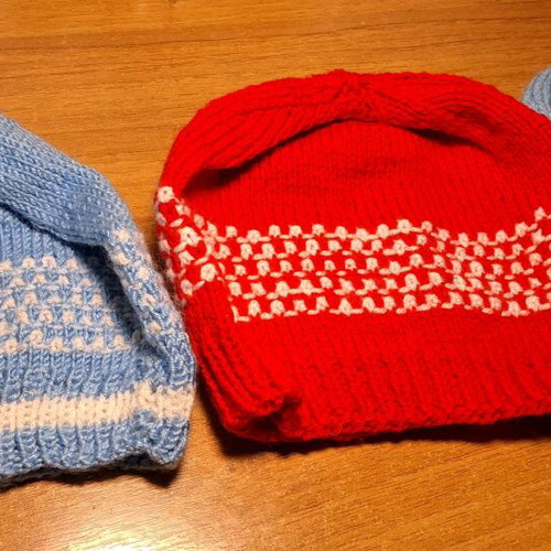 Knitted hats used, pack of 3 pieces