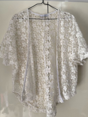 Lace cardigan with embossed flowers like new, Andra Lingerie, white, size M