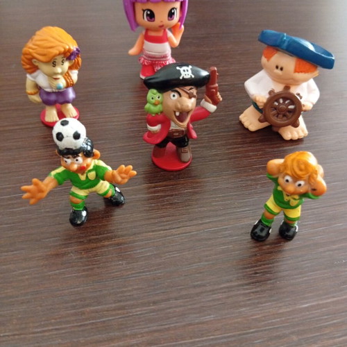 Figurines used, set of 6