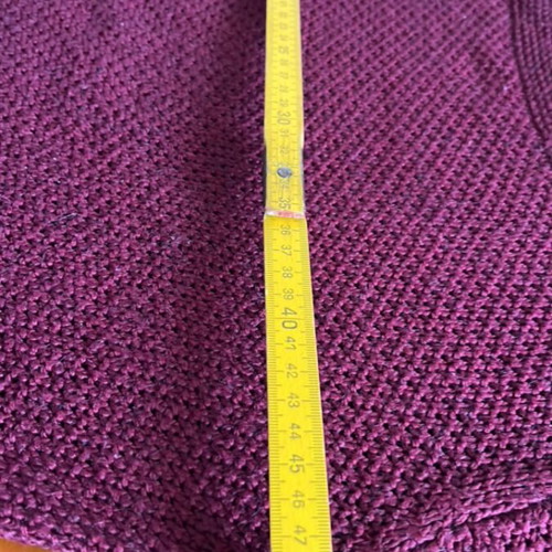 No M blouse like new, very soft, burgundy