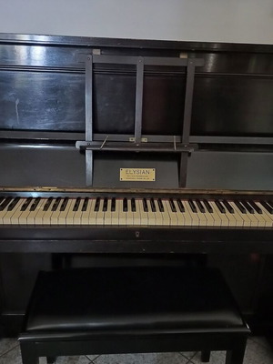 Antique piano used, suitable for beginner practice