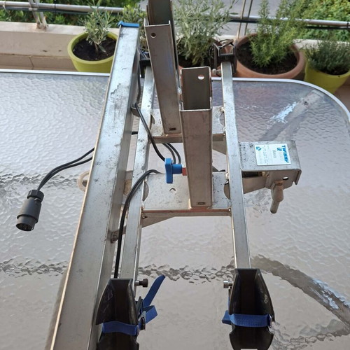 Twinny Load Bike Rack for Tow Bar like new, metal, with lights