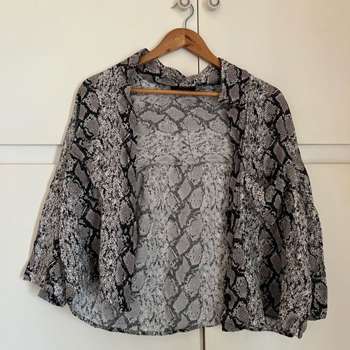 Bershka Animal Print Shirt like new, size M, black and grey