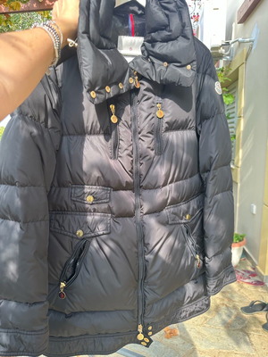 Moncler jacket like new with gold details, black size M