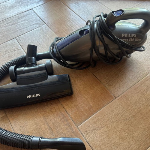 Philips 850W electric handheld vacuum like new