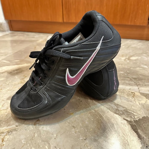 Nike athletic shoes like new, size 40.5, black and pink