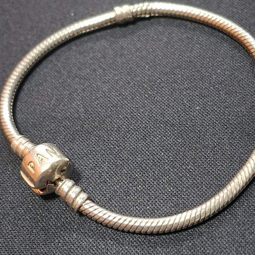 Pandora silver bracelet 925 like new, 18 centimeters