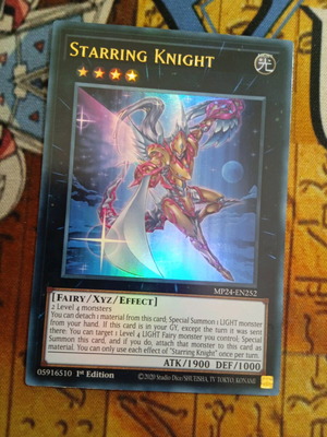 Starring Knight Yugioh κάρτα από 2024 Mega Tin Dueling Mirrors