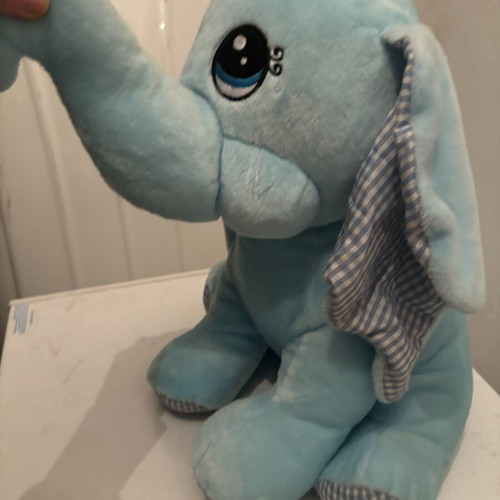 Large plush elephant like new