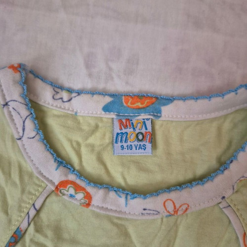 Children's T-shirt 9-10 years like new, light green