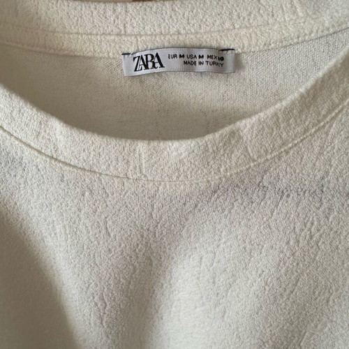 Zara blouse like new, medium size, white with unique design