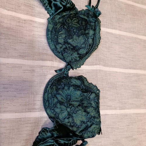 Vintage Chantelle millennium bra like new, emerald green, size 65B