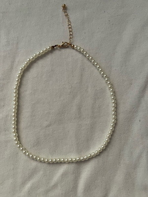 Pearl necklace new, white and gold-tone