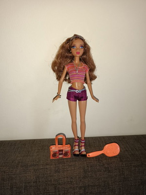 My Scene Madison Street Art doll like new, rare edition