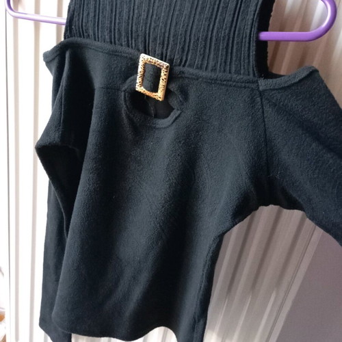 Freestyle blouse black with cut-out shoulder like new