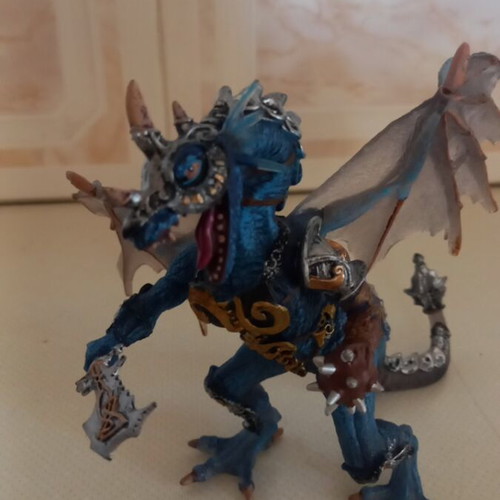 Plastoy 60243 Dragon Action Figure like new with Armor