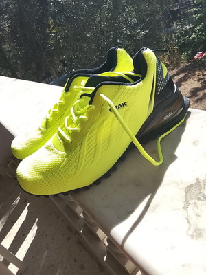 Ceak running shoes new, black and yellow, size 43.5
