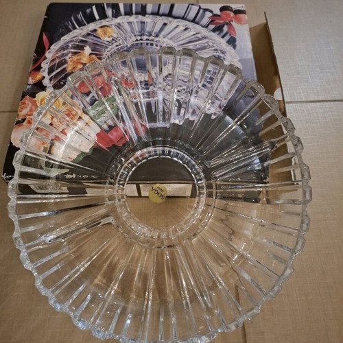 Glass bowl new with 5 compartments for nuts