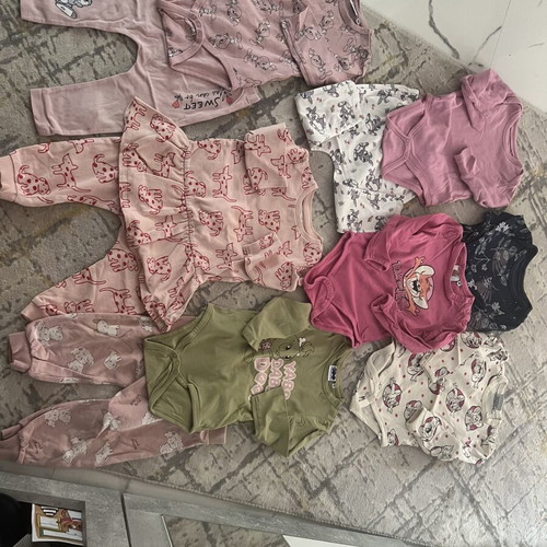 Baby clothing lot size 80/12 months like new