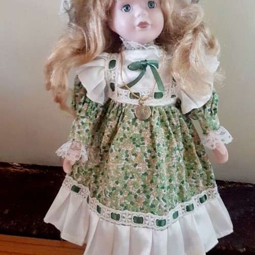 Porcelain collector dolls used, very good condition