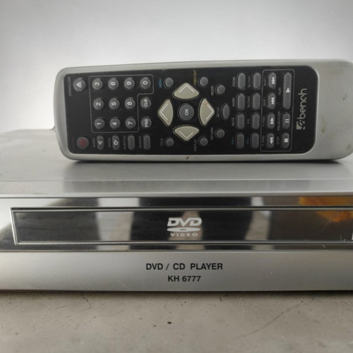 Bench KH-6777 DVD/CD player with karaoke microphone inputs
