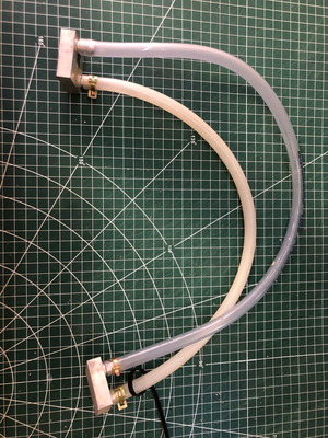 Flexible hoses set used with metal connection fittings