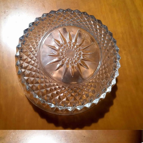 Arcoroc France glass bowl like new with star pattern