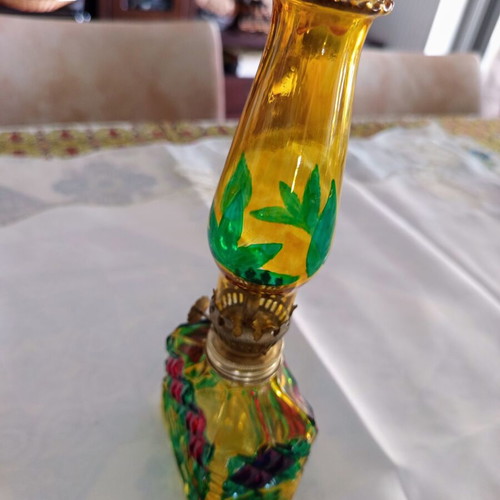 Vintage glass oil lamp with colorful embossed glass like new