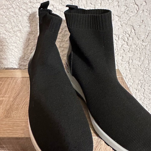 Voi Noi women's sock-style athletic shoes size 41 like new, black
