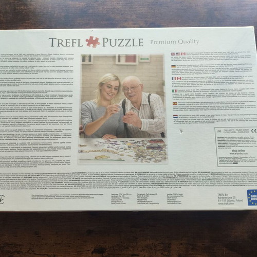 Puzzle 2000 pieces new with dimensions 96.1x68.2cm