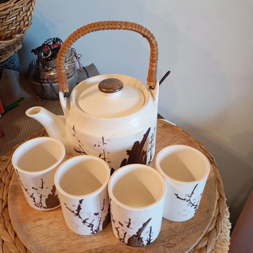 Handmade Japanese tea set like new, 23 cm teapot and 8 cups