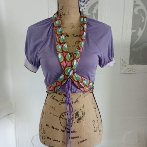 Custo Barcelona Y2K crop blouse new, lilac with colorful scarf