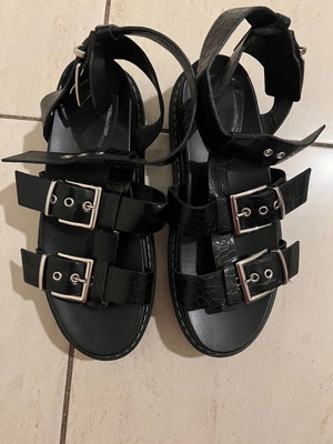 Bershka πέδιλα μεταχειρισμένα, μέγεθος 38, μαύρα