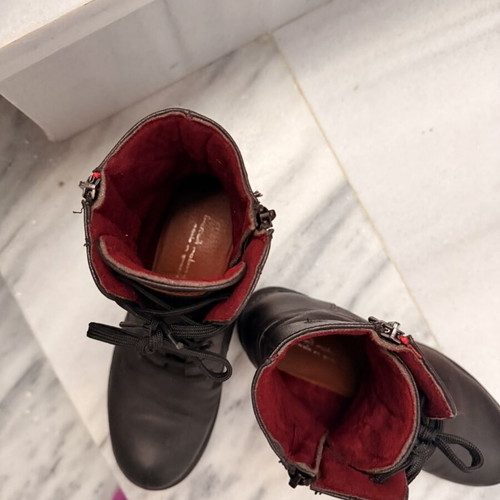Robinson boots size 38 with zippers and velvet lining like new