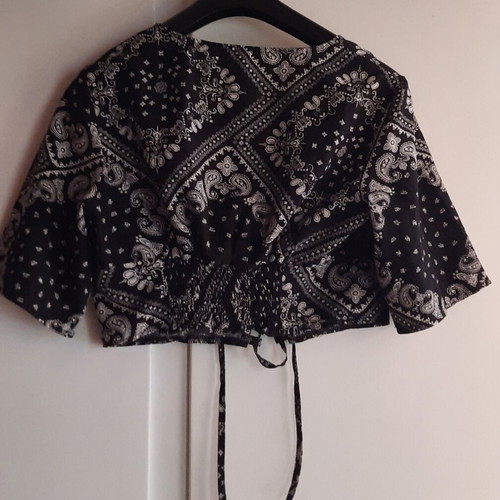 Shein women's top 100% polyester, black and white, size S