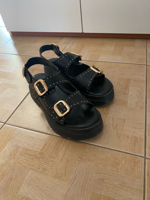 Slippers with strap used, very good condition, comfortable size 38, black